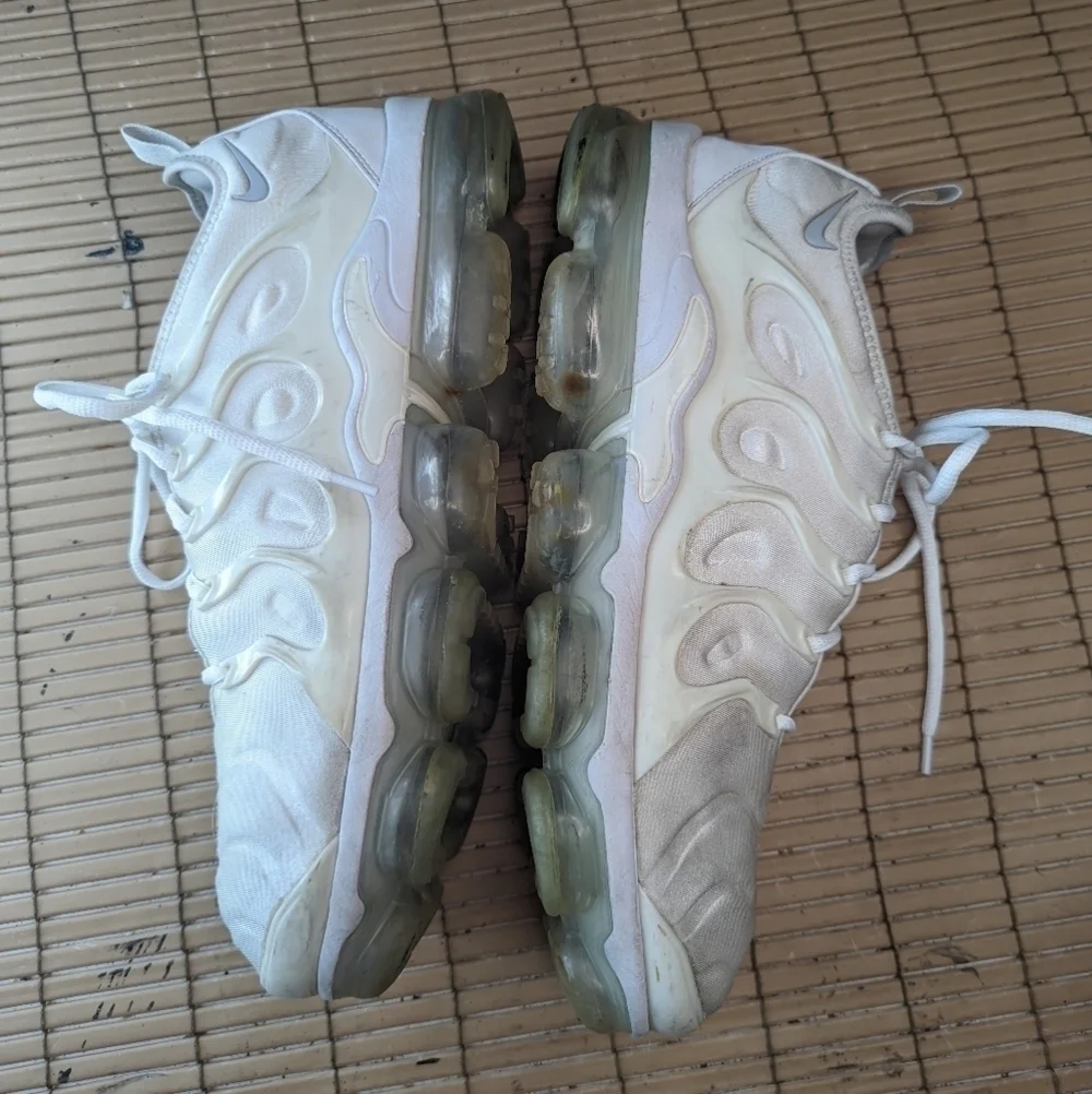 Nike Air Vapormax Plus #924453-100 in Triple White. Men's Sz 12
